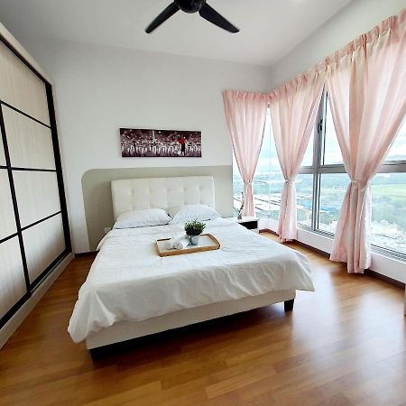 Residensi Flora Apartment Seri Kembangan Bagian luar foto