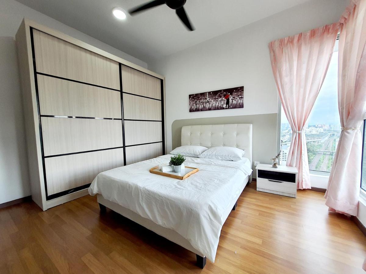 Residensi Flora Apartment Seri Kembangan Bagian luar foto