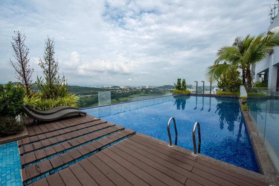 Residensi Flora Apartment Seri Kembangan Bagian luar foto
